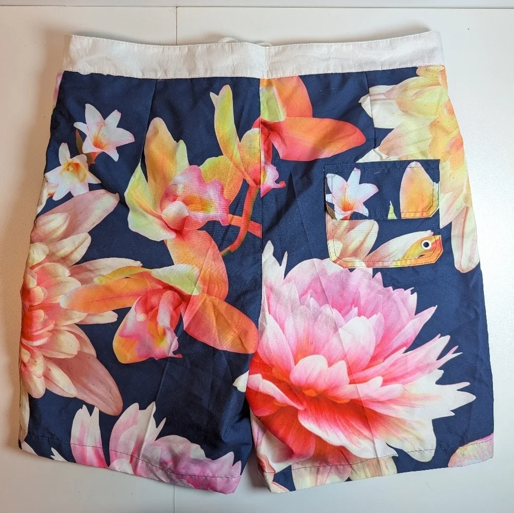 6 Shore Road Men's Swim Trunks Navy Yard Floral Size Small NWT!